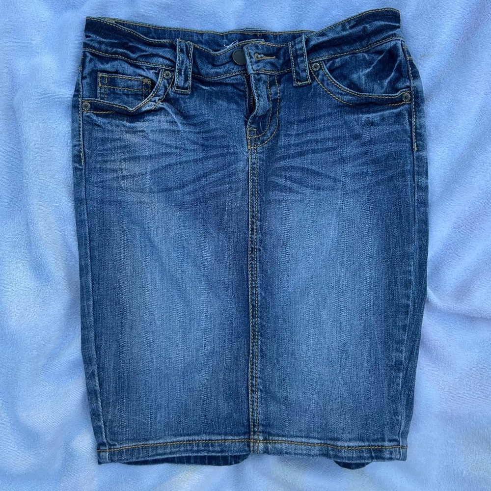 LONDONJEAN Blue Denim skirt with back pockets